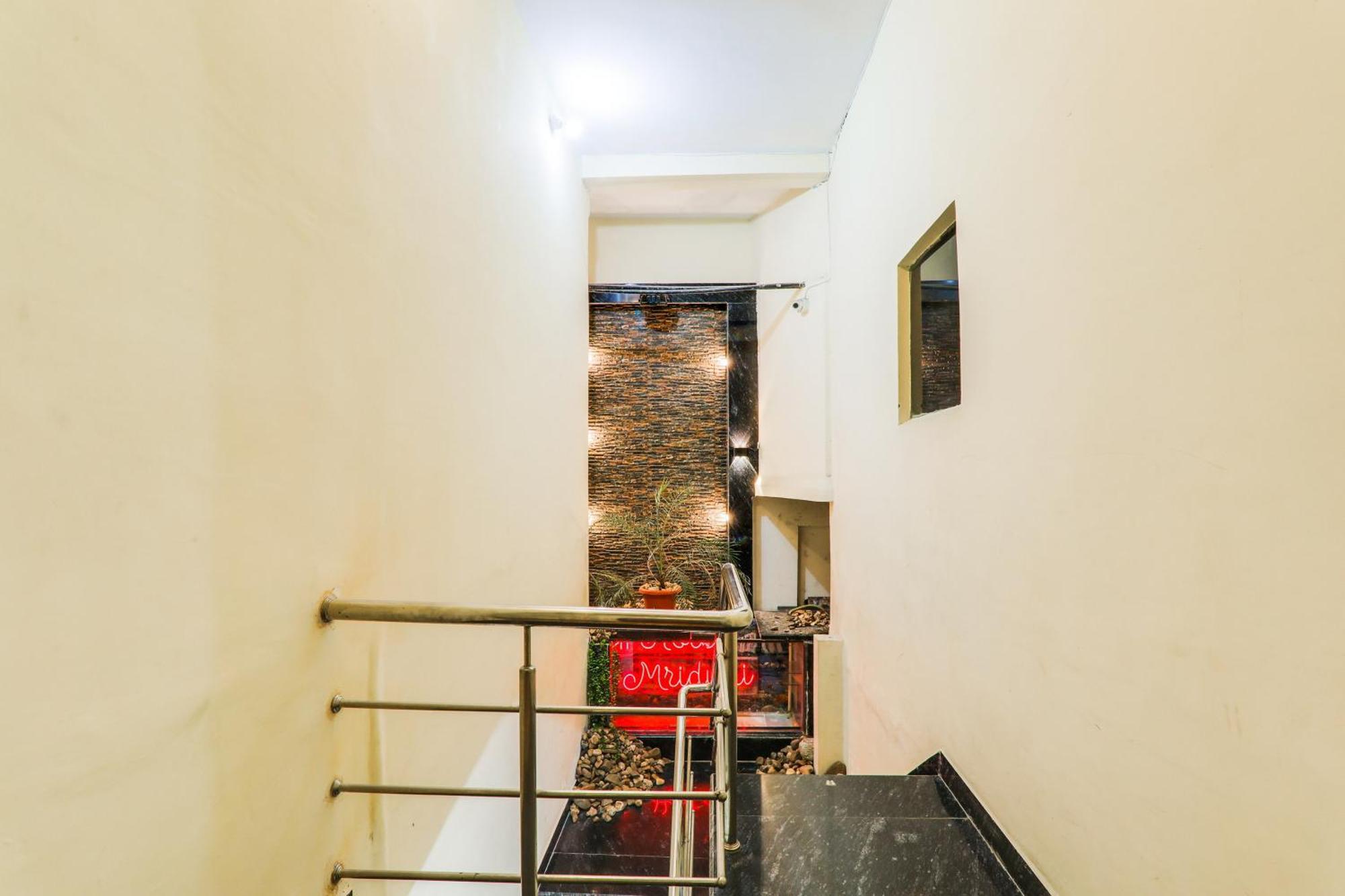 Hotel O Shree Hotel Mriduni พาราณสี ภายนอก รูปภาพ